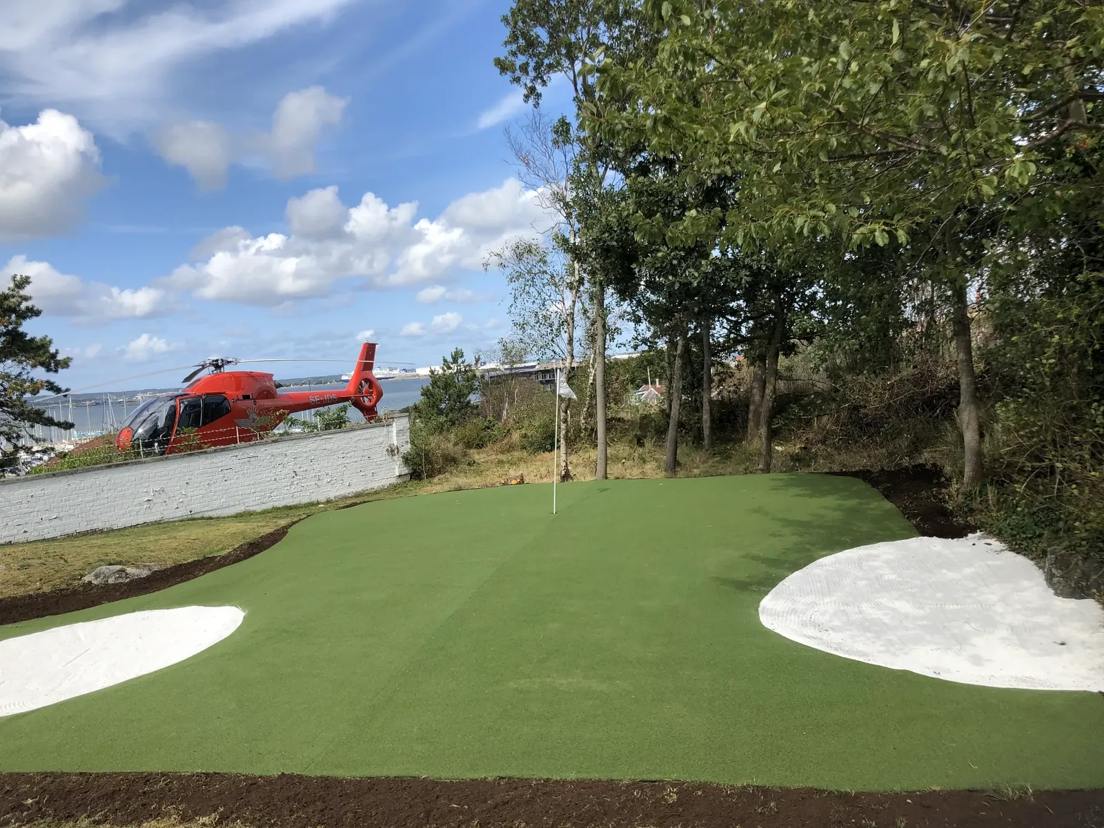 Färdig golfgreen med bunkrar